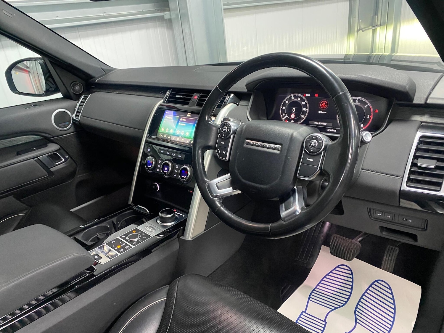 Used Land Rover Discovery 2018 for sale - 76976347: Photo 30