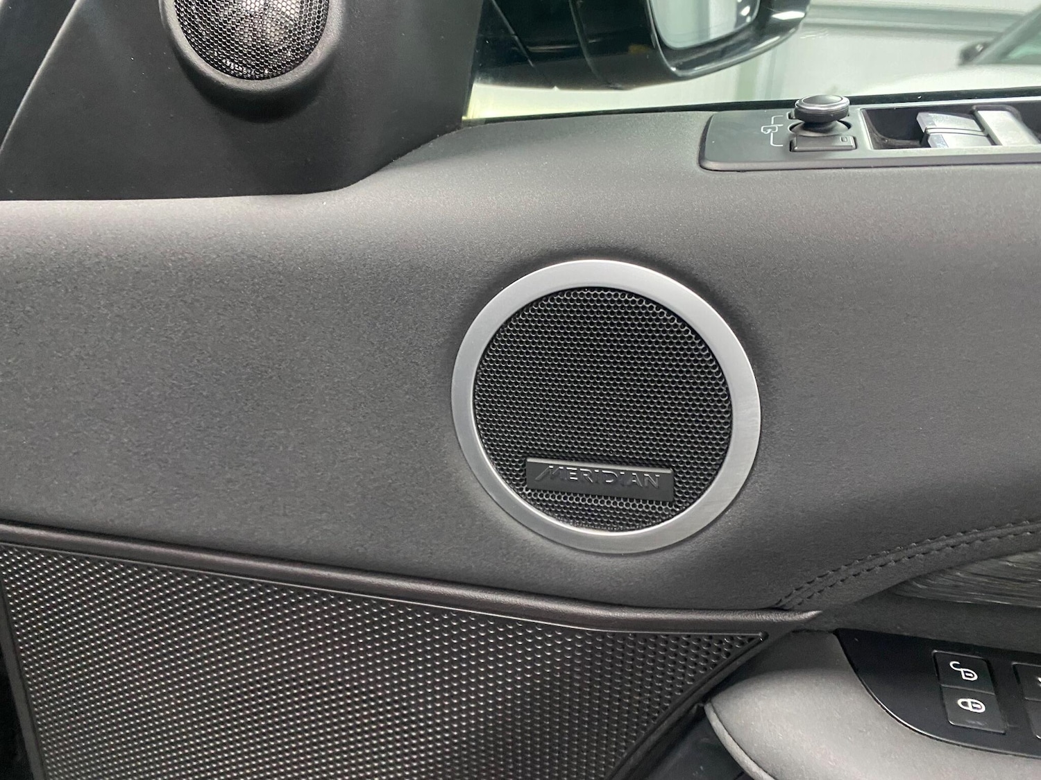 Used Land Rover Discovery 2018 for sale - 76976347: Photo 38