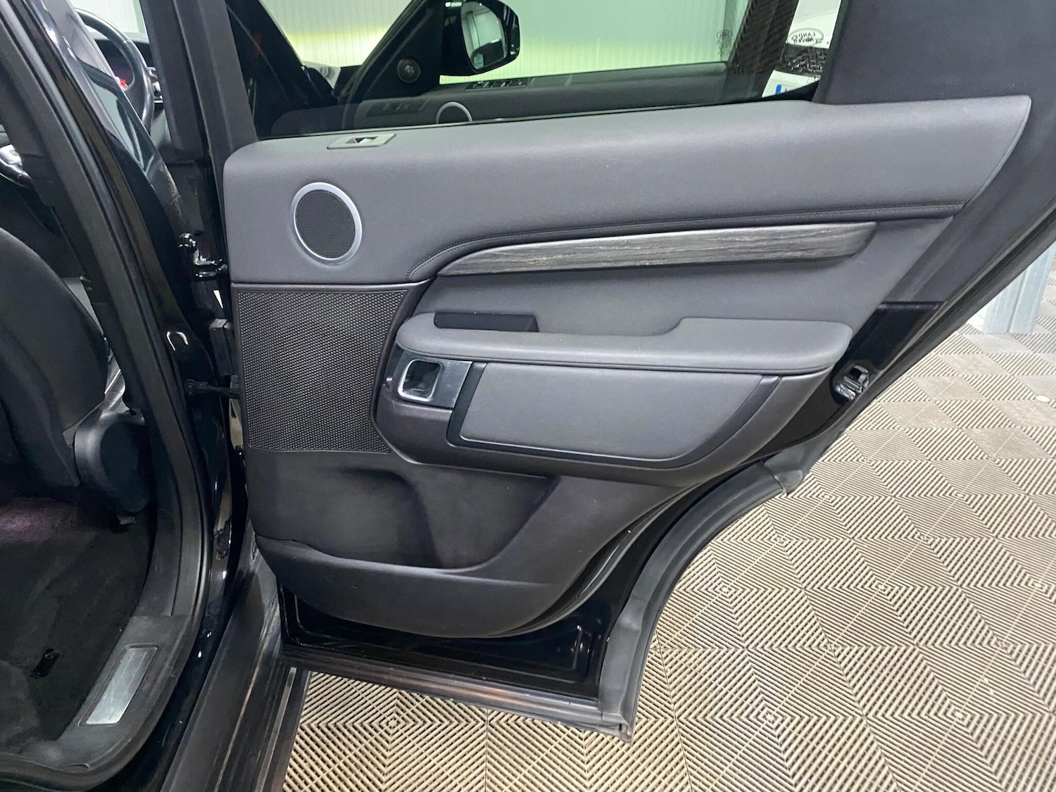 Used Land Rover Discovery 2018 for sale - 76976347: Photo 39