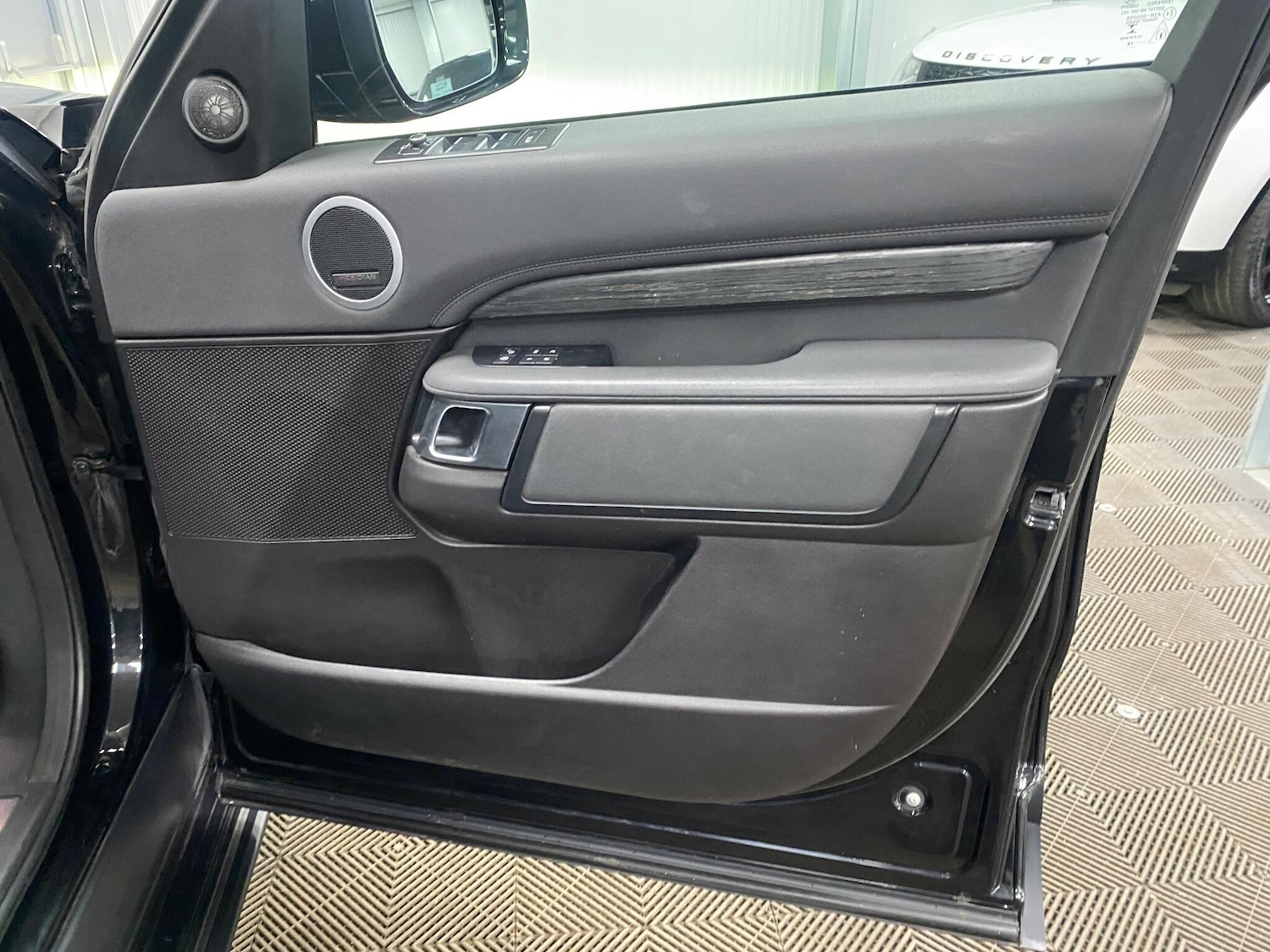 Used Land Rover Discovery 2018 for sale - 76976347: Photo 41