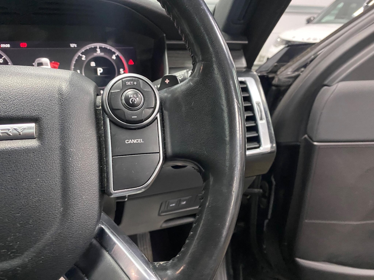 Used Land Rover Discovery 2018 for sale - 76976347: Photo 44