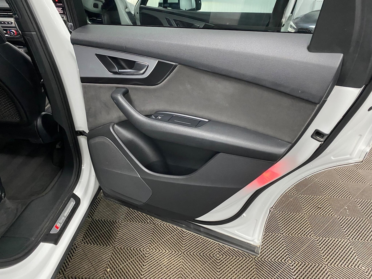 Used Audi Q7 2016 for sale - 76259049: Photo 45