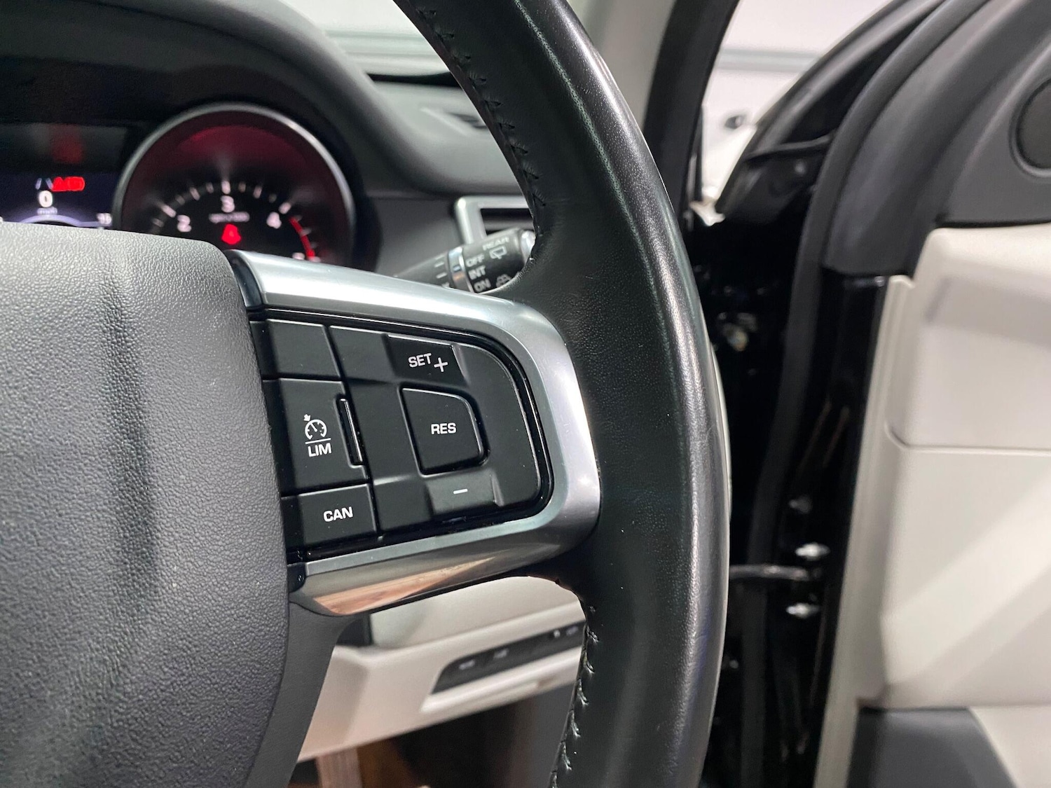 Used Land Rover Discovery Sport 2018 for sale - 76527875: Photo 45