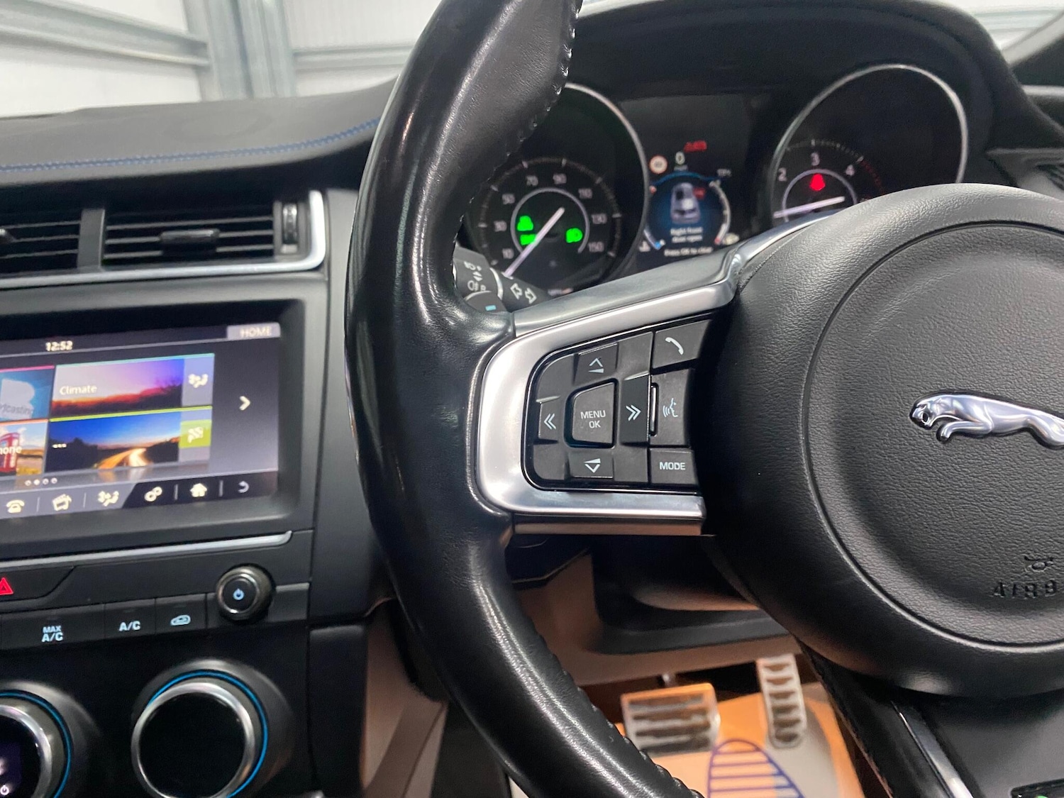 Used Jaguar E-Pace 2018 for sale - 77254758: Photo 41