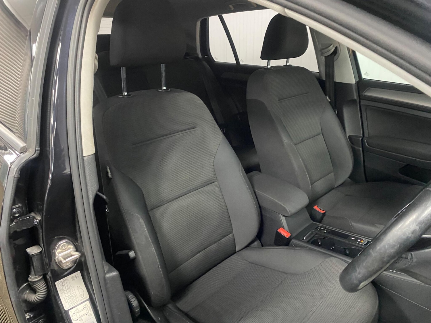 Used Volkswagen Golf 2016 for sale - 76409416: Photo 28