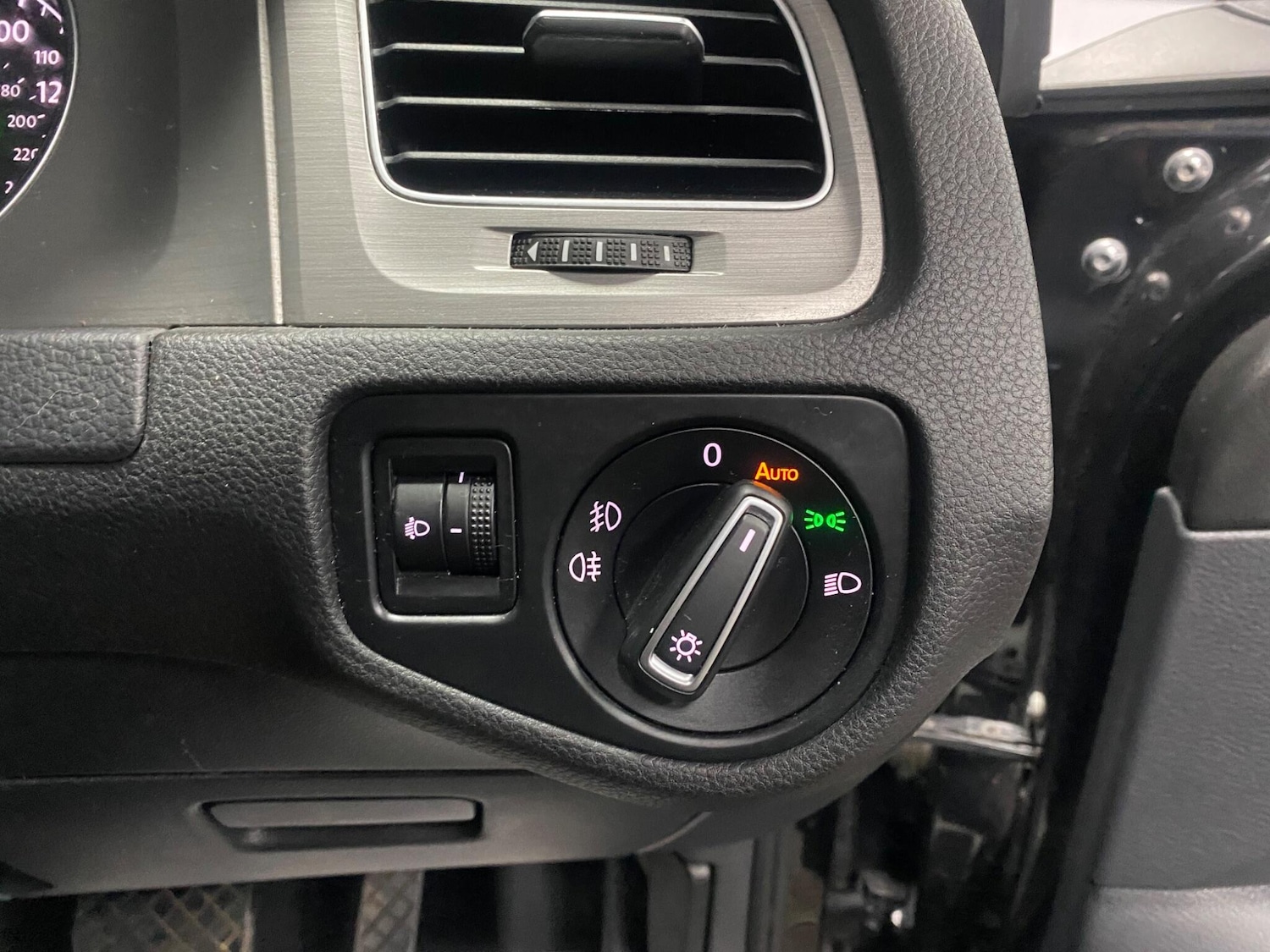 Used Volkswagen Golf 2016 for sale - 76409416: Photo 32