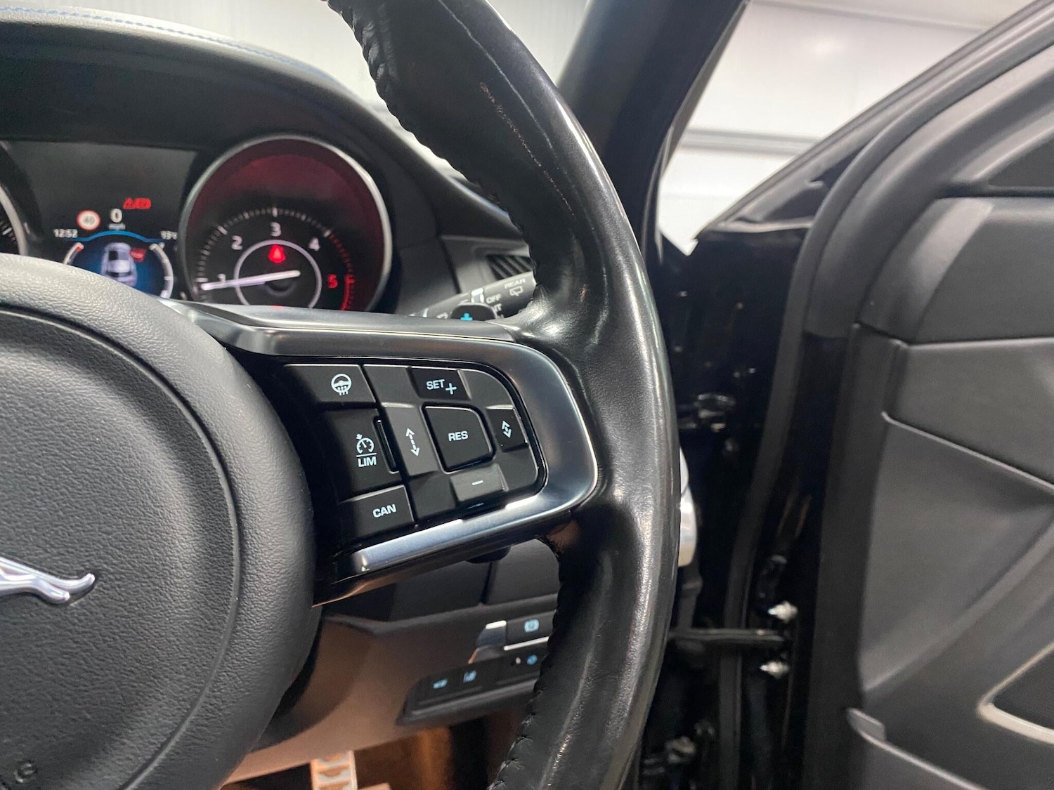 Used Jaguar E-Pace 2018 for sale - 77039812: Photo 42