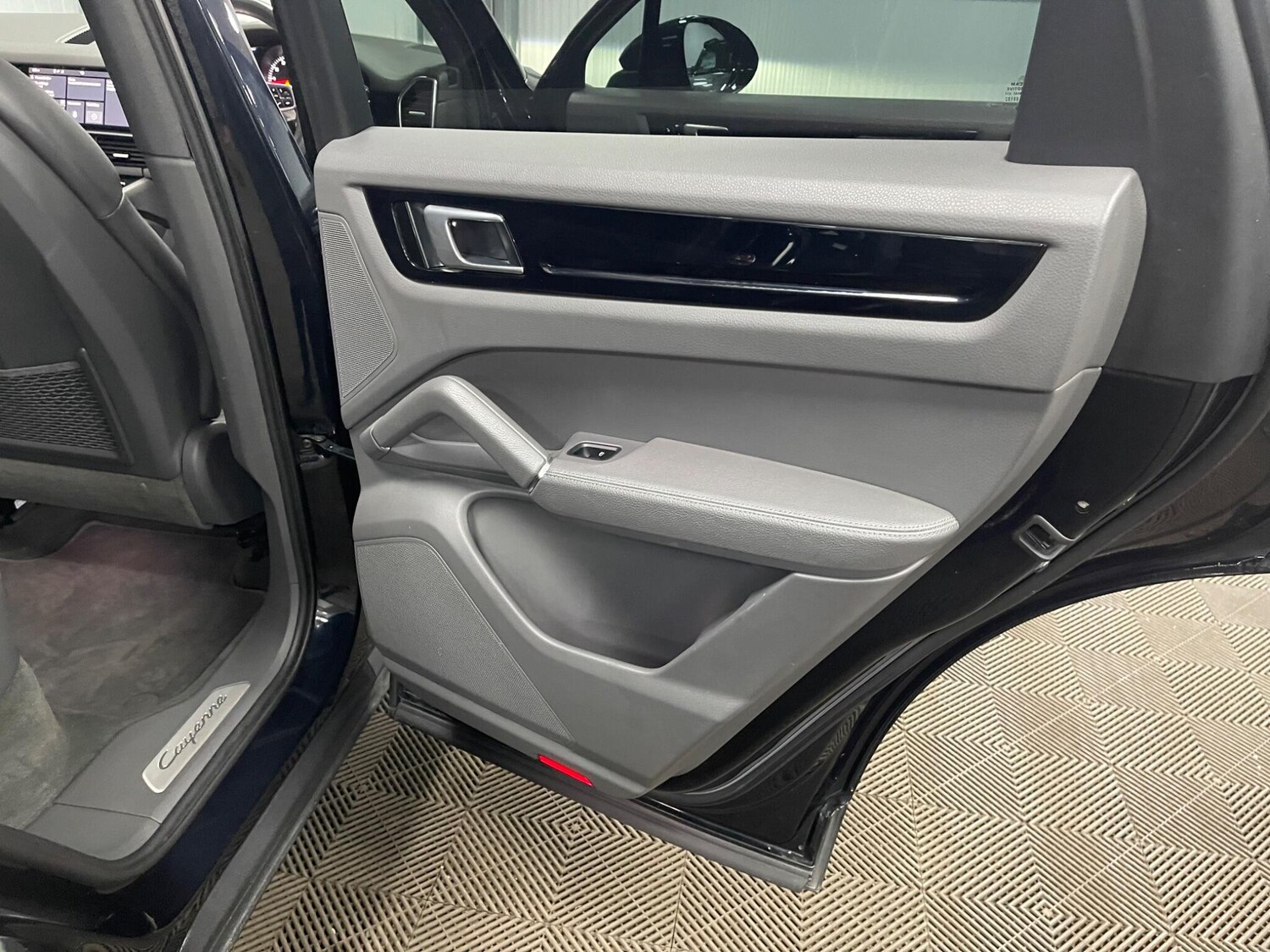 Used Porsche Cayenne 2018 for sale - 78087176: Photo 45