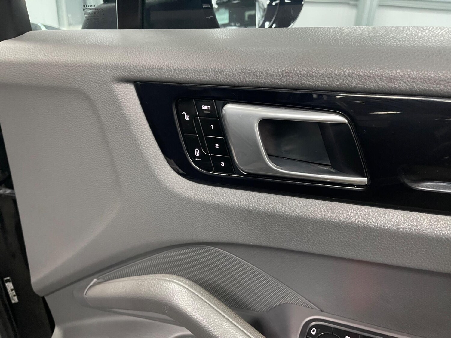 Used Porsche Cayenne 2018 for sale - 78087176: Photo 46