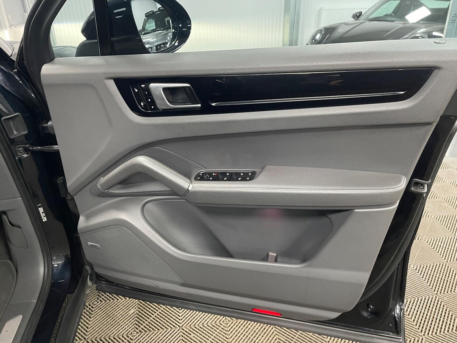 Used Porsche Cayenne 2018 for sale - 78087176: Photo 47