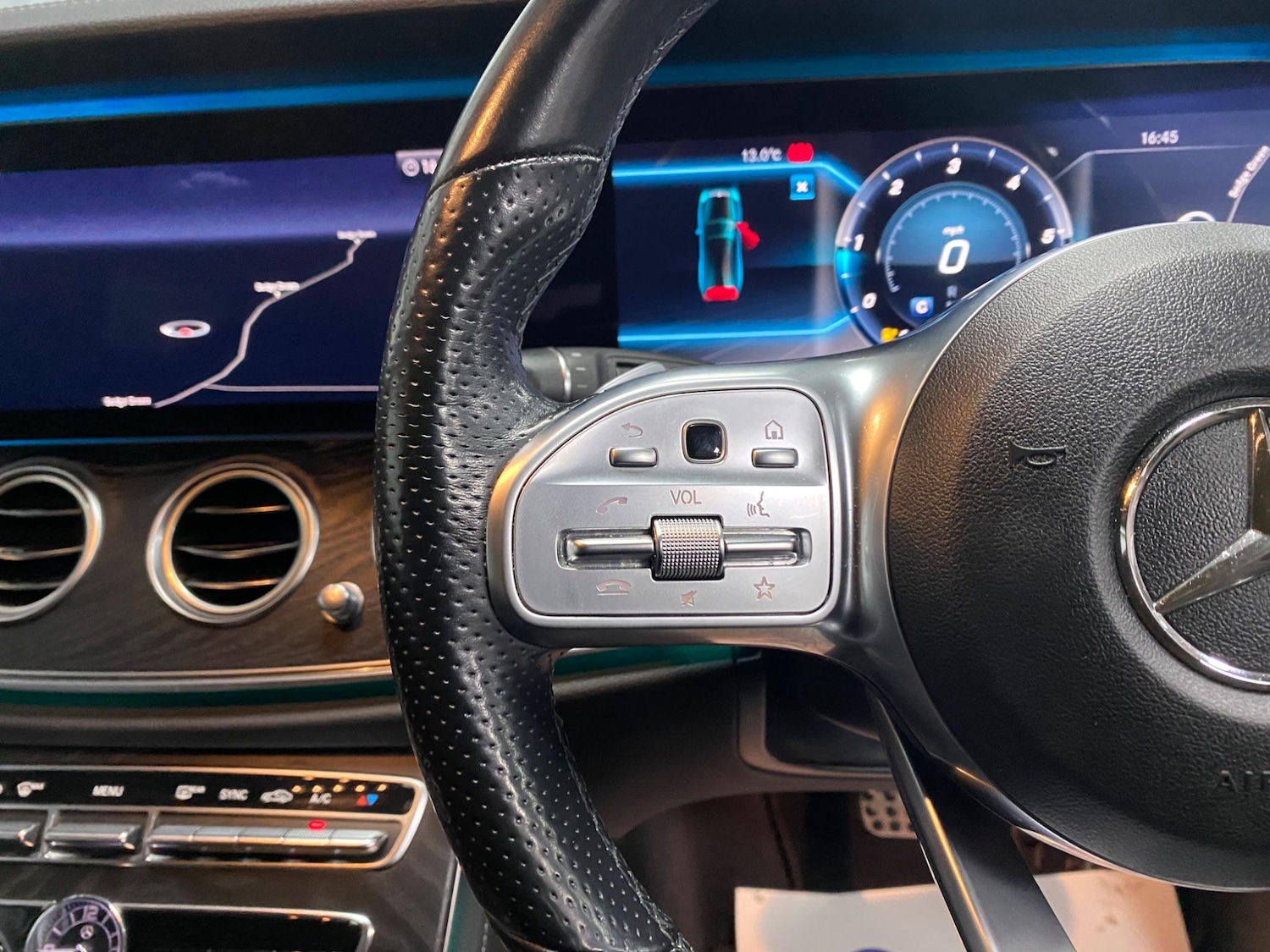 Used Mercedes-Benz E Class 2020 for sale - 76317927: Photo 38