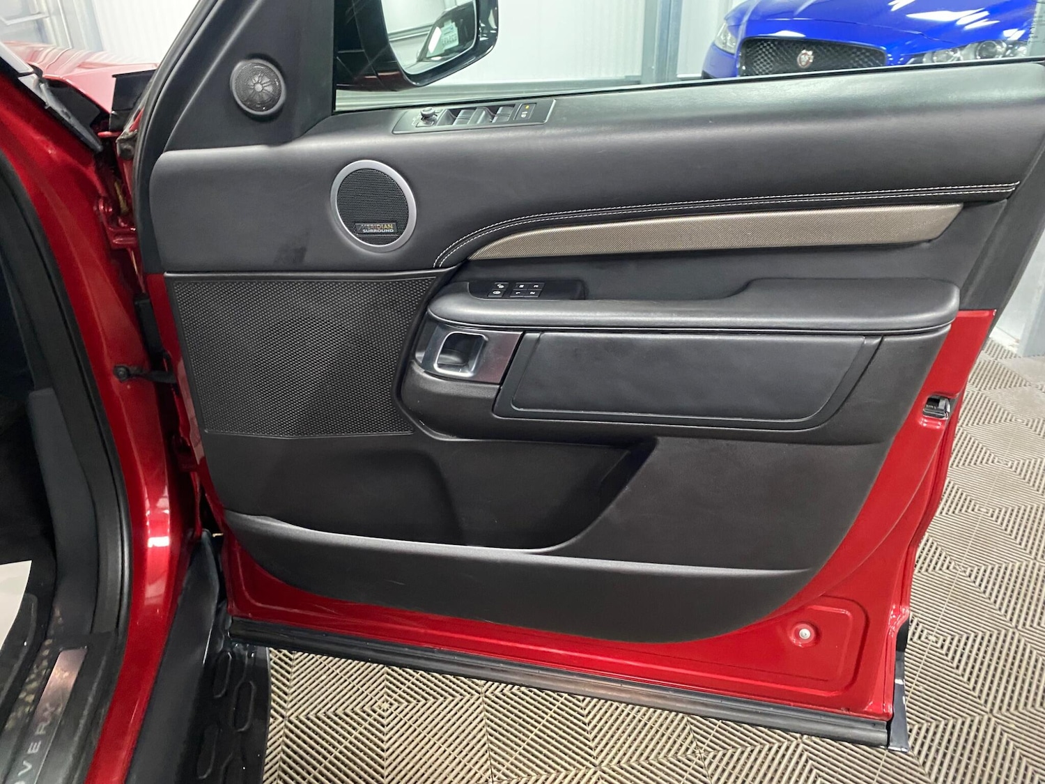 Used Land Rover Discovery 2017 for sale - 76389241: Photo 51