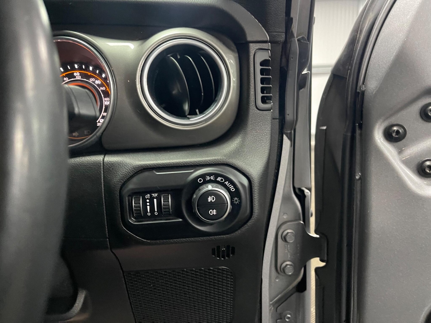 Used Jeep Wrangler 2019 for sale - 77957628: Photo 39