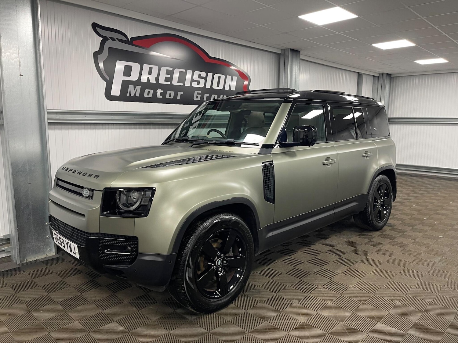 Used Land Rover Defender 110 for sale - 78215071: Photo 10