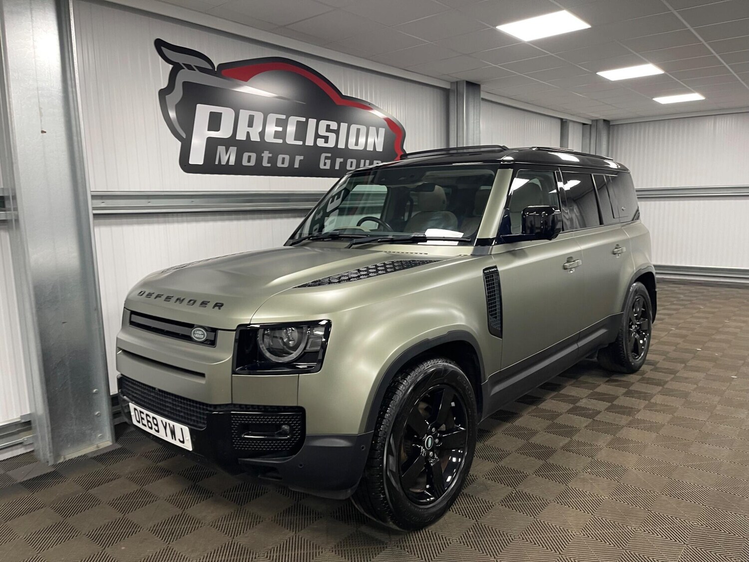 Used Land Rover Defender 110 for sale - 78215071: Photo 11