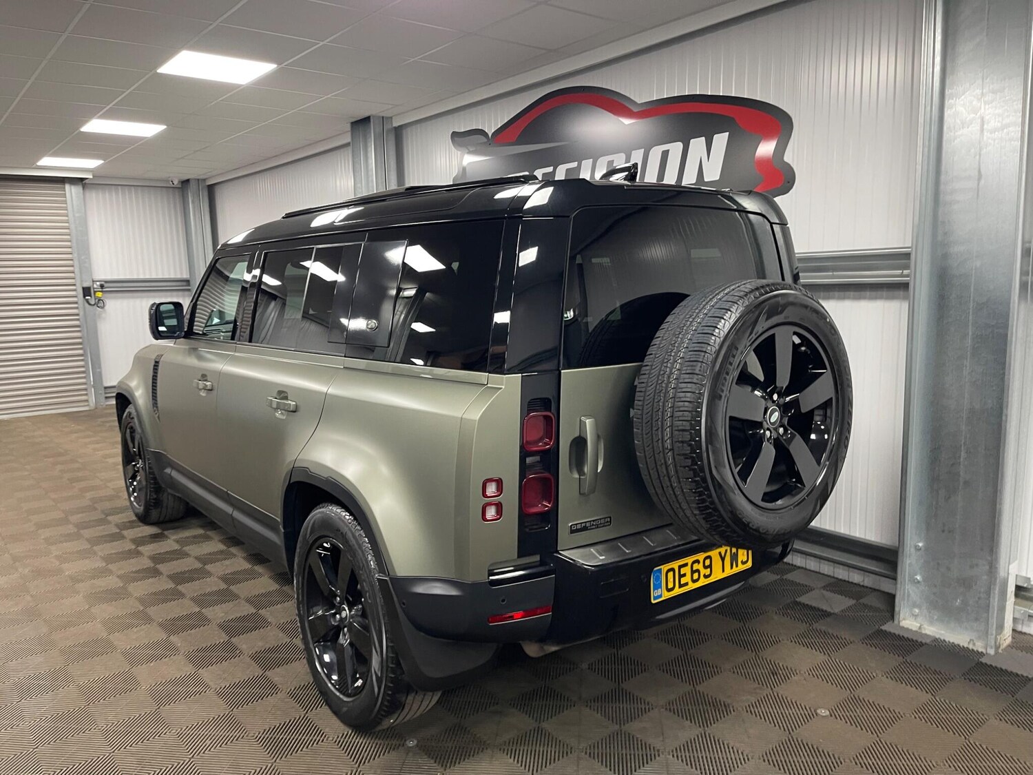 Used Land Rover Defender 110 for sale - 78215071: Photo 12