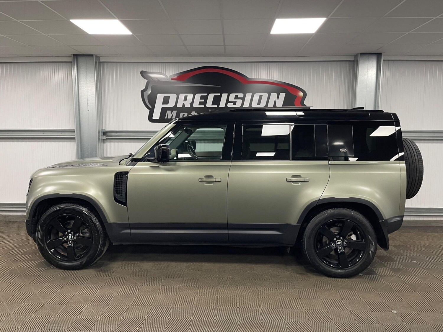 Used Land Rover Defender 110 for sale - 78215071: Photo 16