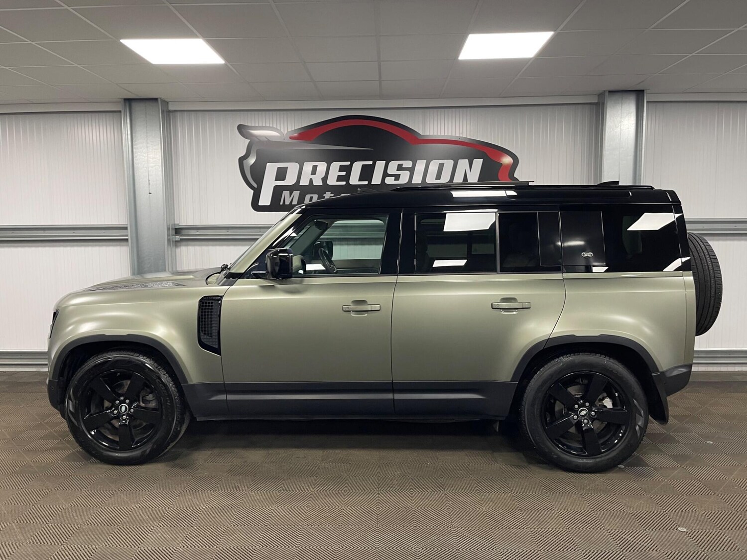 Used Land Rover Defender 110 for sale - 78215071: Photo 17