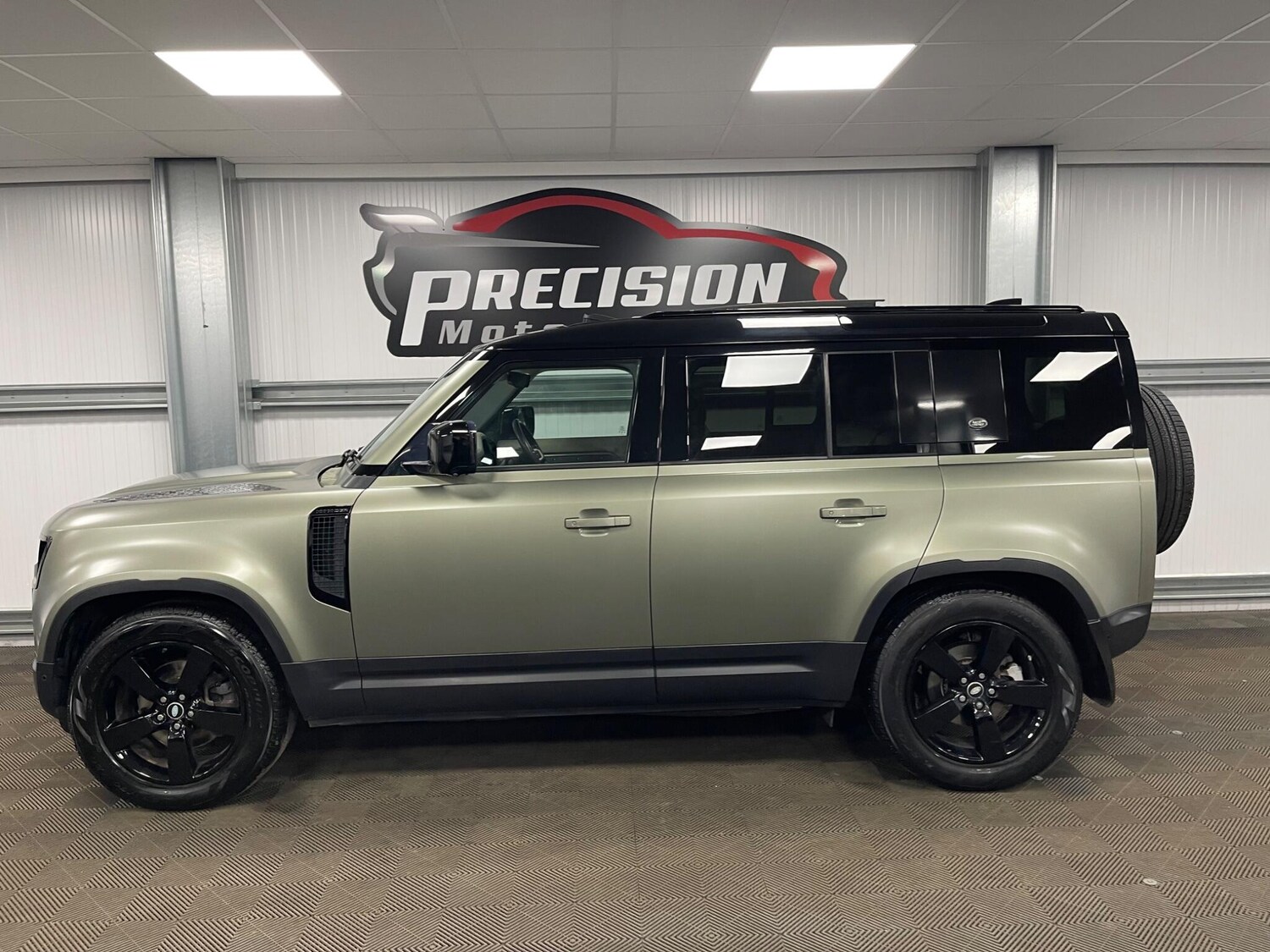 Used Land Rover Defender 110 for sale - 78215071: Photo 18