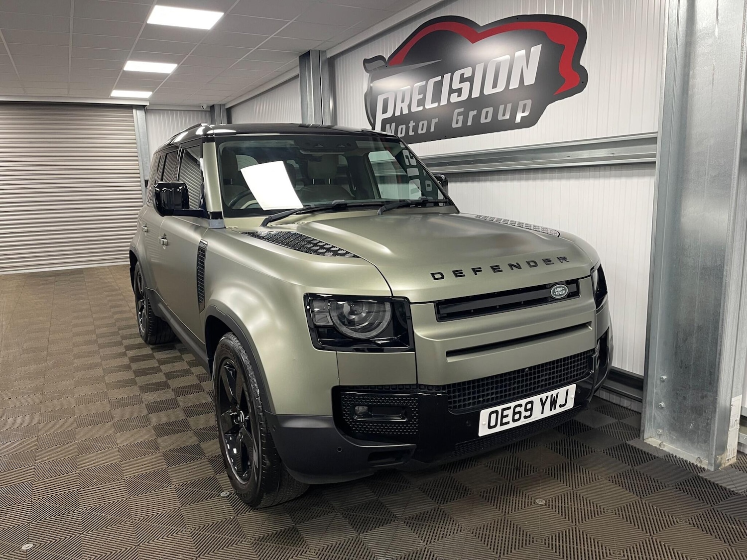 Used Land Rover Defender 110 for sale - 78215071: Photo 2