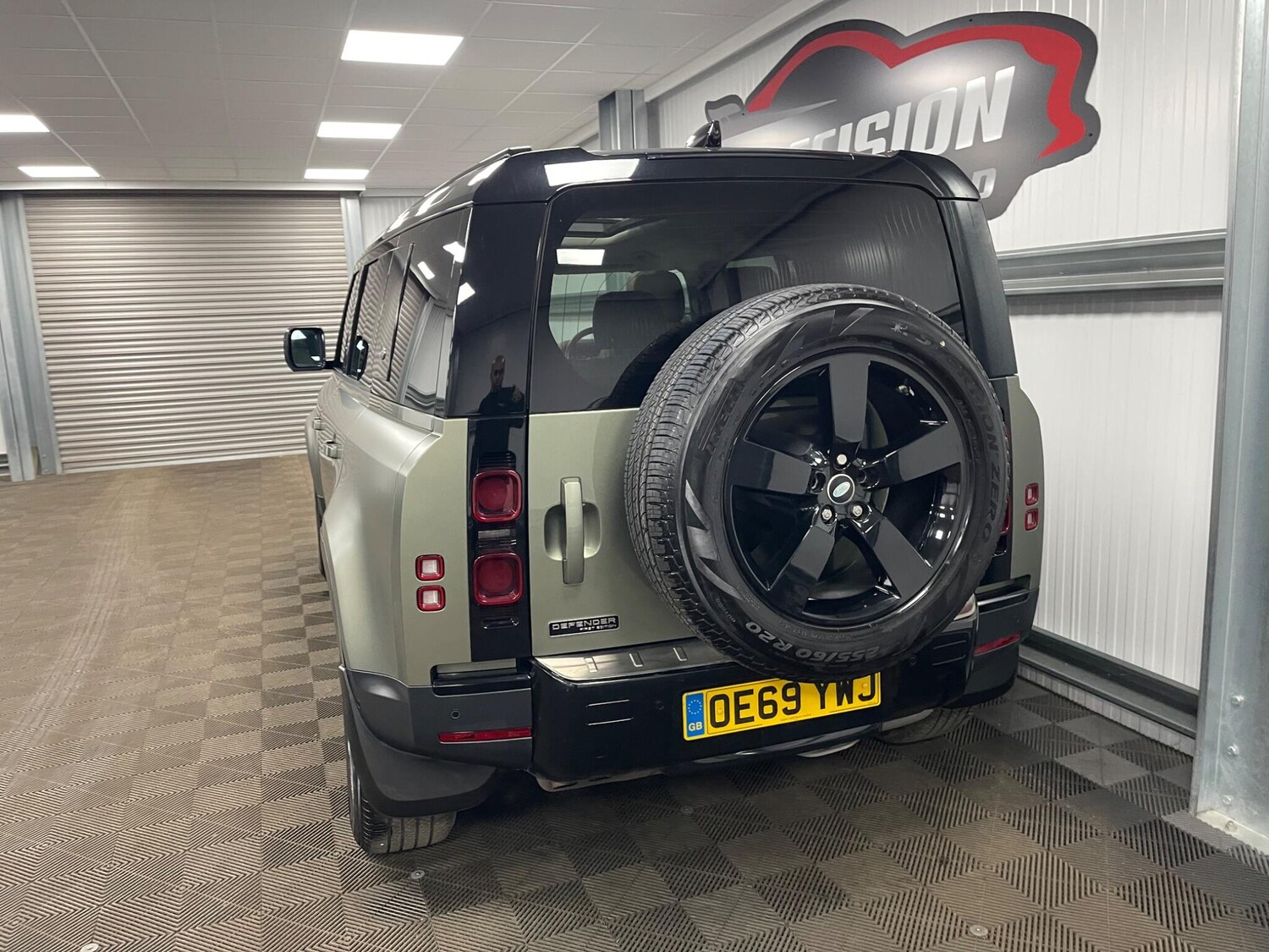 Used Land Rover Defender 110 for sale - 78215071: Photo 23