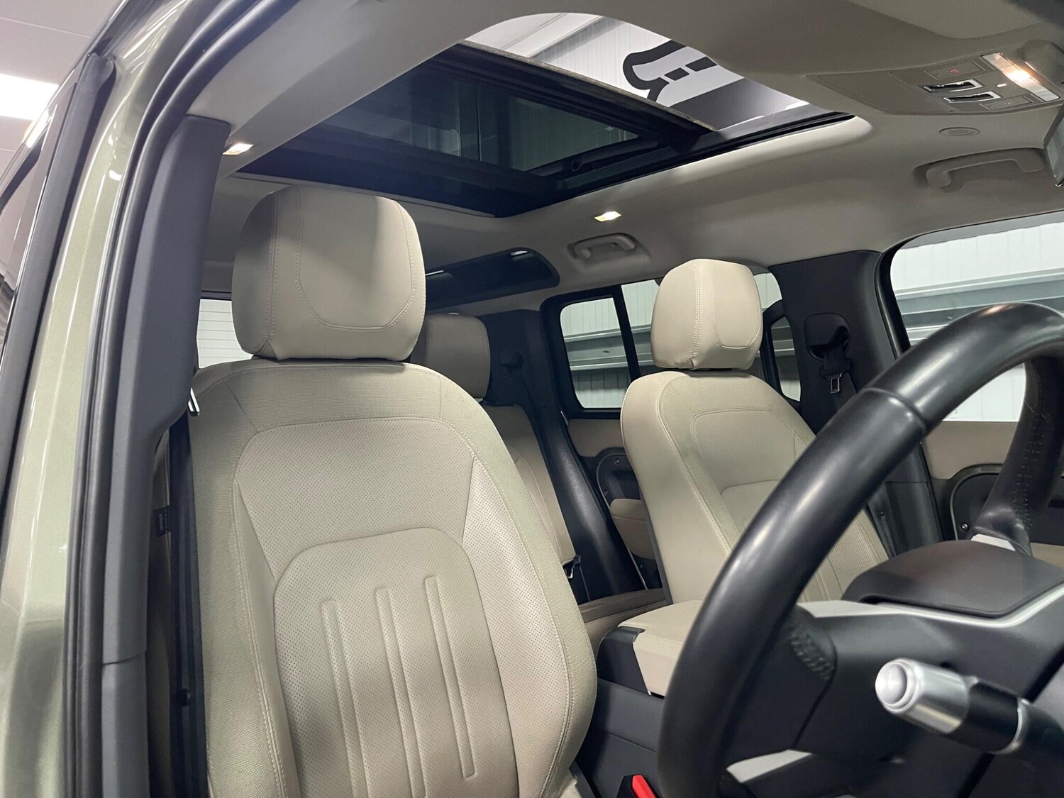 Used Land Rover Defender 110 for sale - 78215071: Photo 31