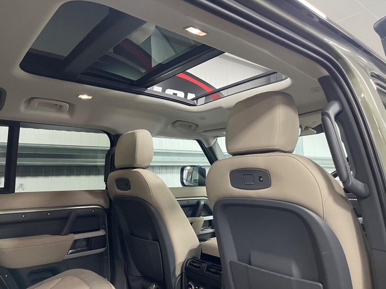 Used Land Rover Defender 110 for sale - 78215071: Photo 34