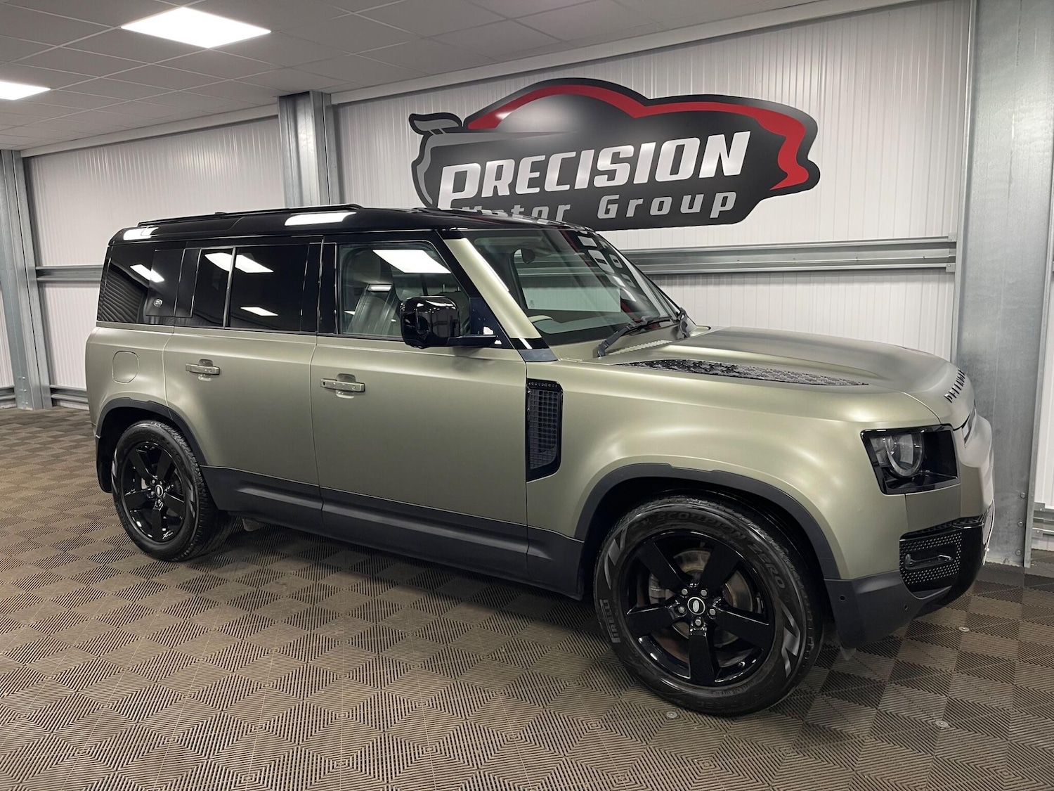 Used Land Rover Defender 110 for sale - 78215071: Photo 4