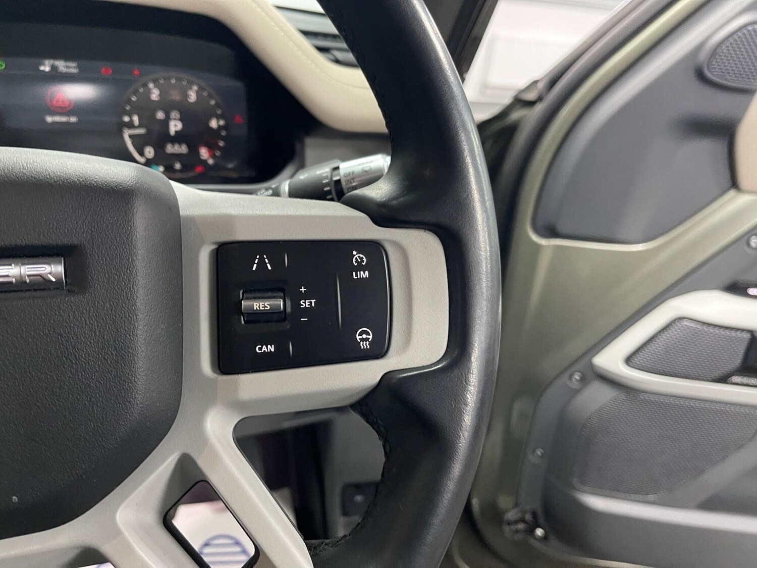 Used Land Rover Defender 110 for sale - 78215071: Photo 43