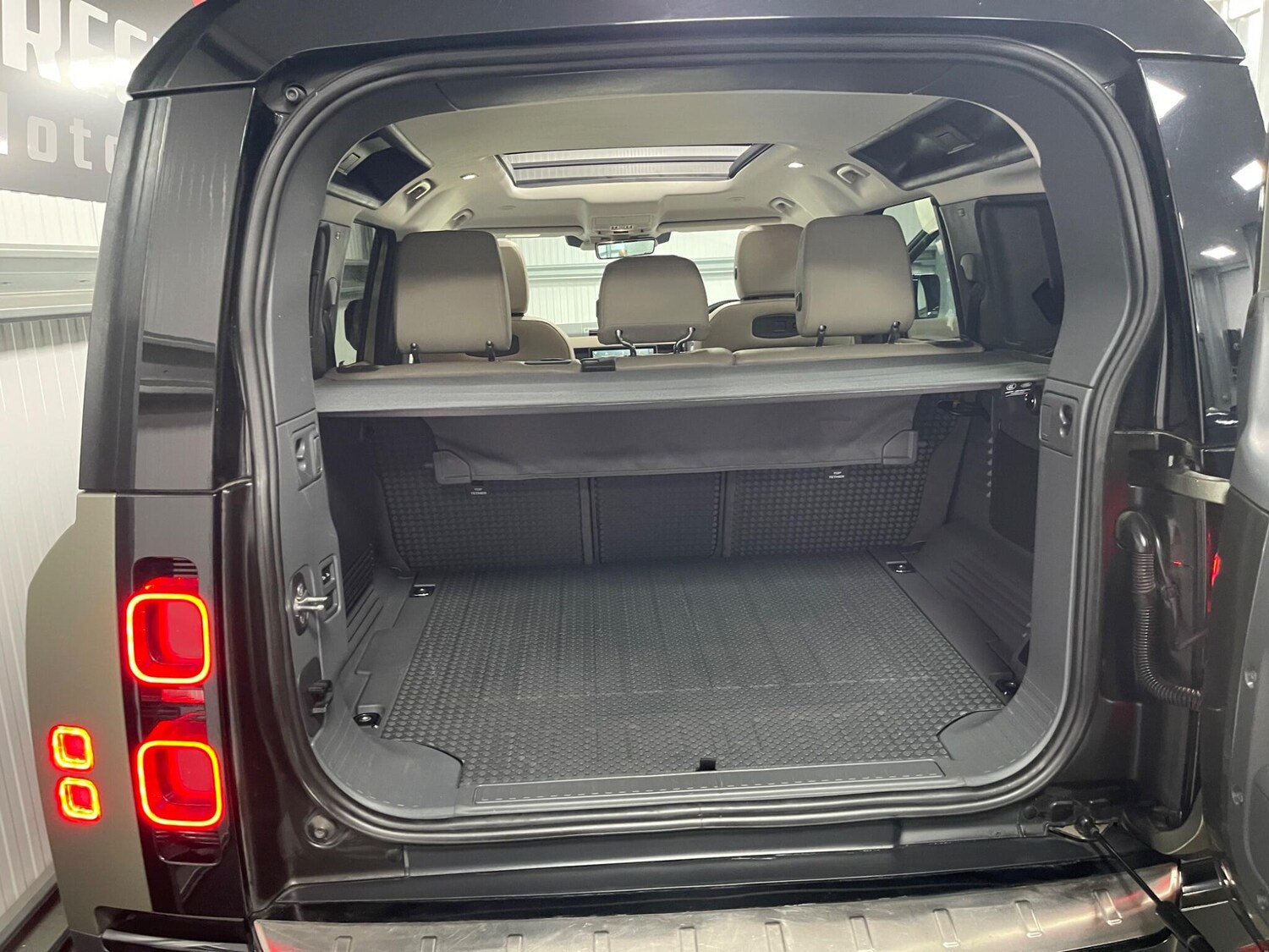 Used Land Rover Defender 110 for sale - 78215071: Photo 48