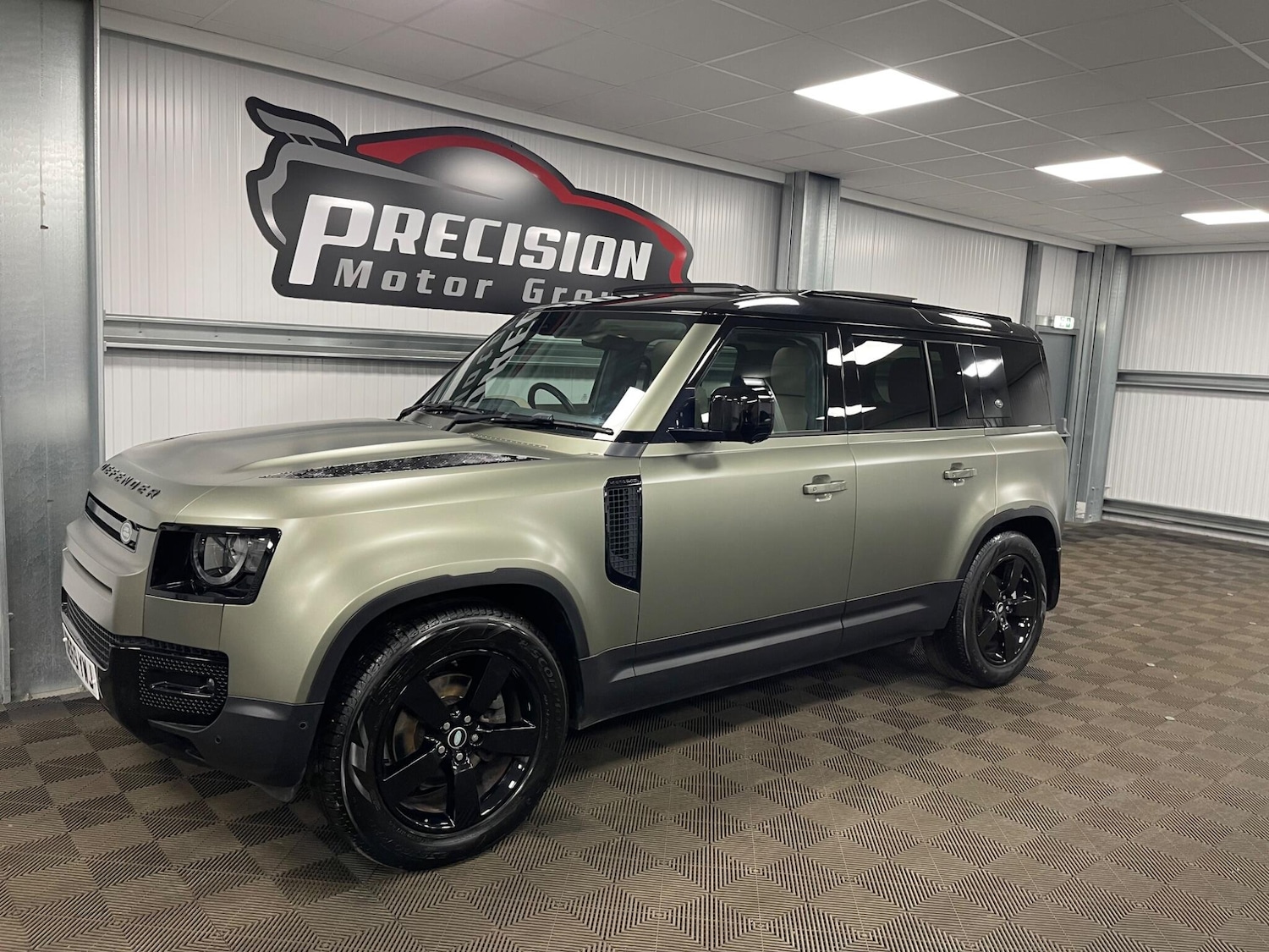 Used Land Rover Defender 110 for sale - 78215071: Photo 6