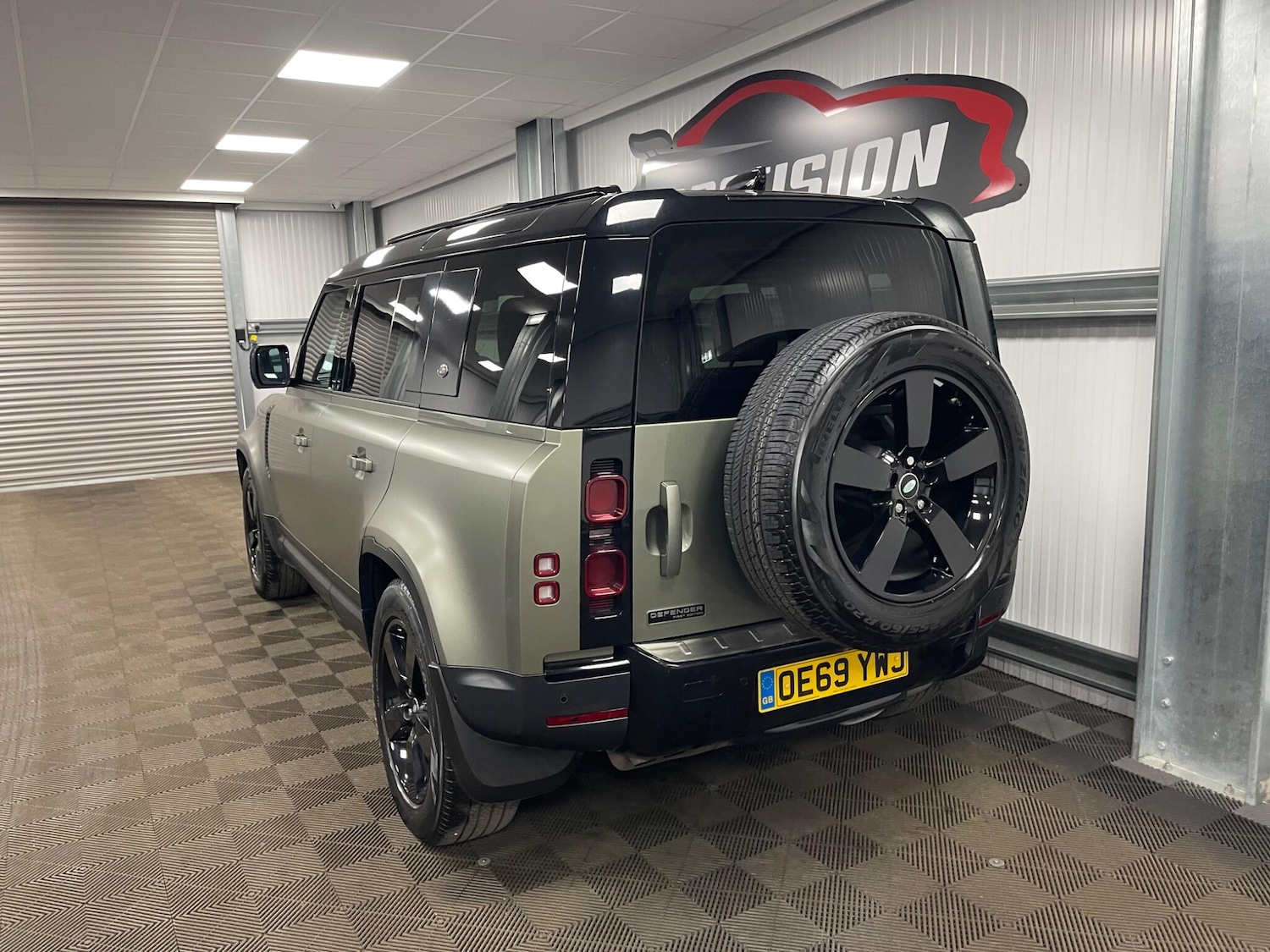 Used Land Rover Defender 110 for sale - 78215071: Photo 7