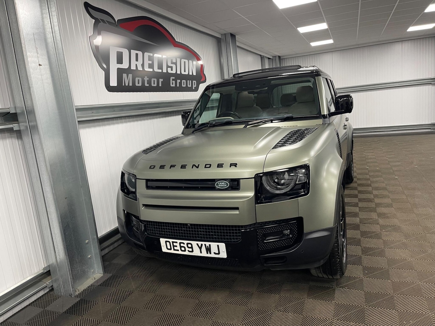 Used Land Rover Defender 110 for sale - 78215071: Photo 8