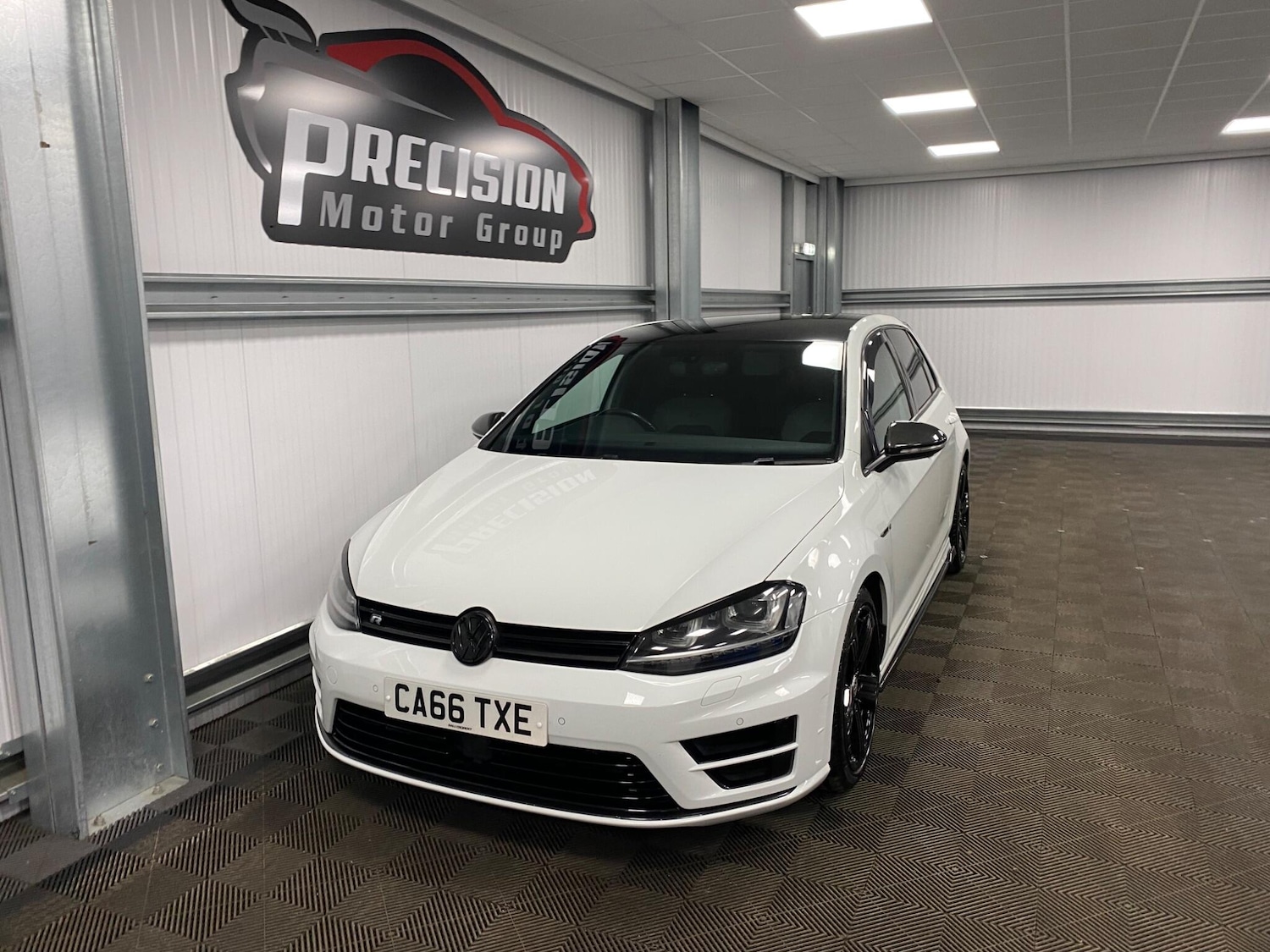 Used Volkswagen Golf 2017 for sale - 76371368: Photo 11