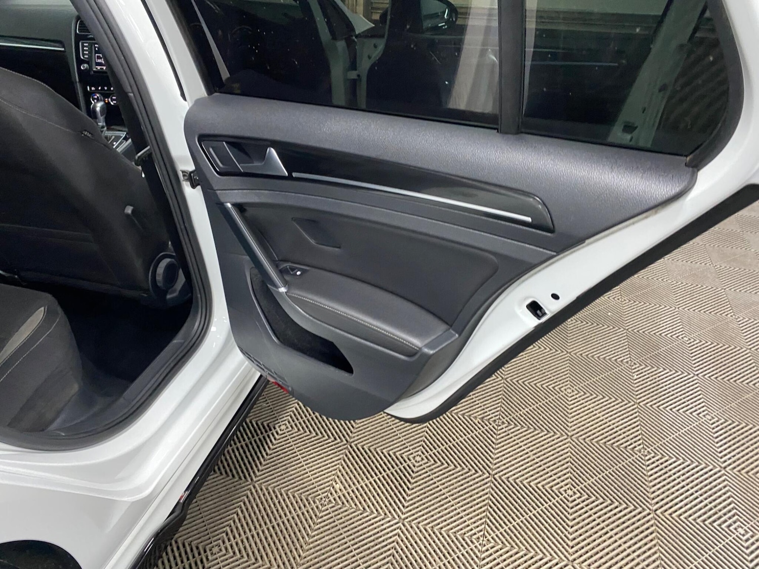 Used Volkswagen Golf 2017 for sale - 76371368: Photo 42