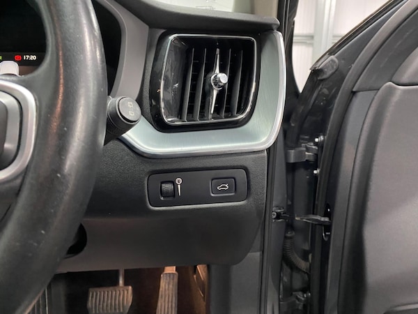 Used Volvo XC60 2018 for sale - 76026719: Photo 38