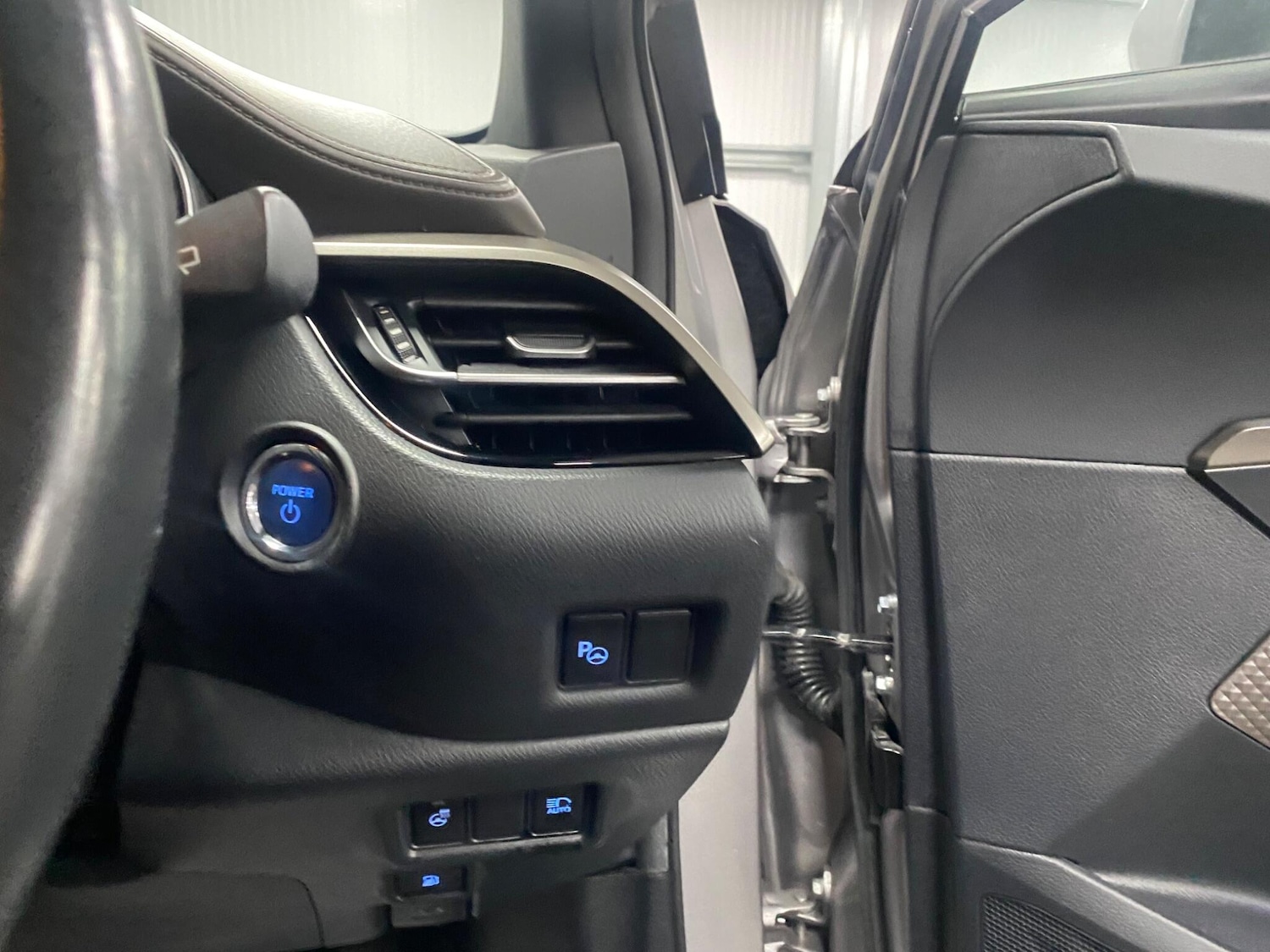 Used Toyota C-HR 2020 for sale - 77175550: Photo 41