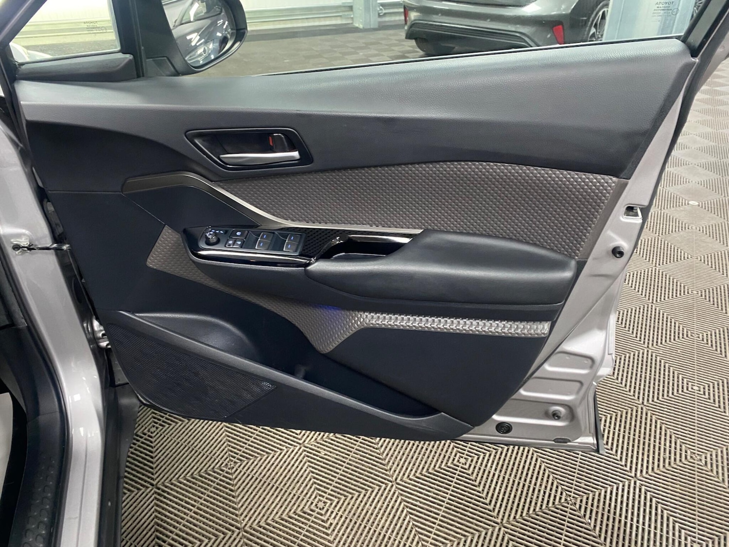 Used Toyota C-HR 2020 for sale - 77175550: Photo 45