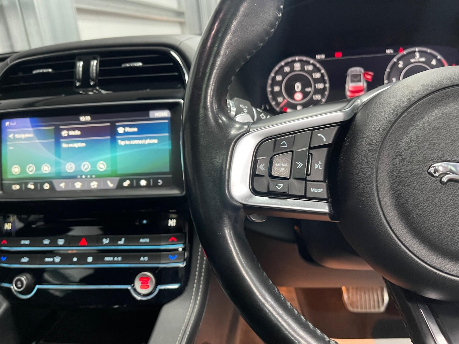 Used Jaguar F-Pace for sale - 78127947: Photo 38