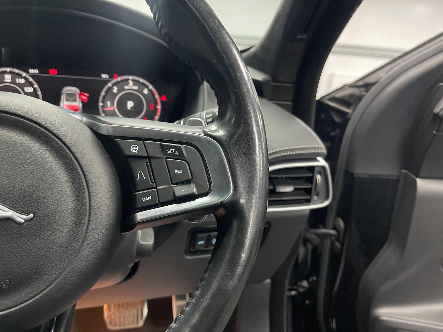 Used Jaguar F-Pace for sale - 78127947: Photo 39