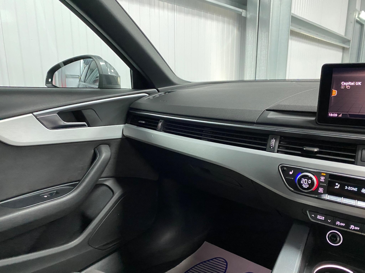 Used Audi A4 2017 for sale - 76742564: Photo 42