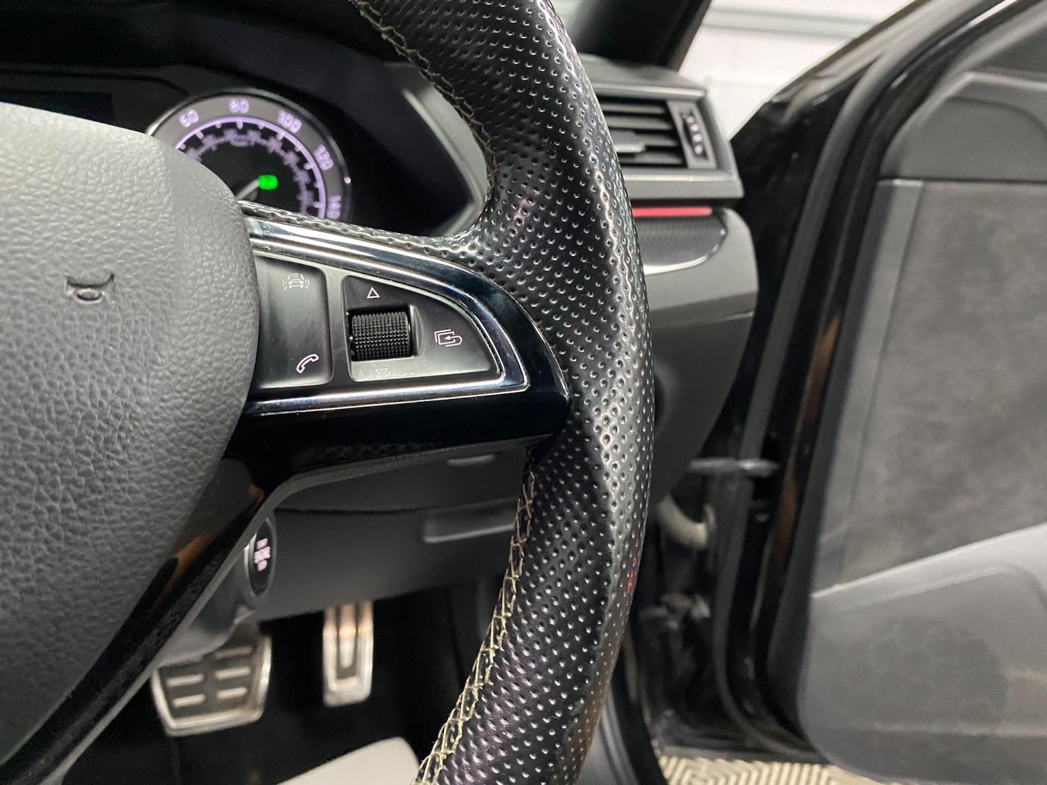 Used Skoda Superb 2018 for sale - 76214913: Photo 36