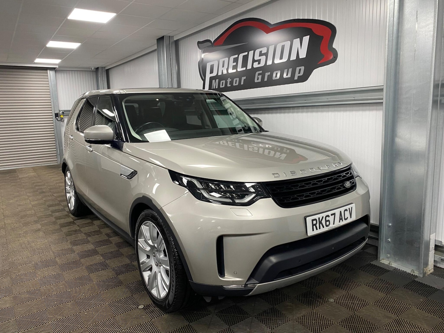 Used Land Rover Discovery 2017 for sale - 76865844: Photo 1