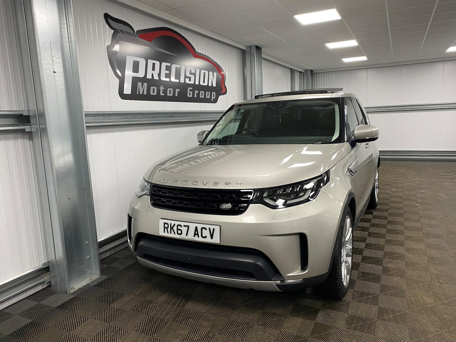 Used Land Rover Discovery 2017 for sale - 76865844: Photo 10