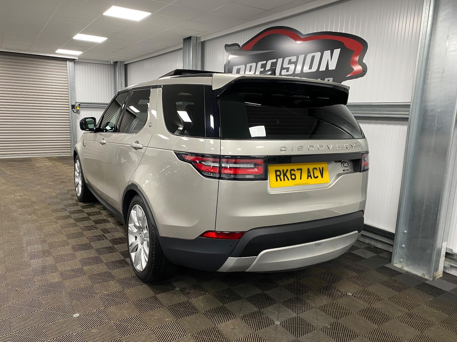 Used Land Rover Discovery 2017 for sale - 76865844: Photo 11