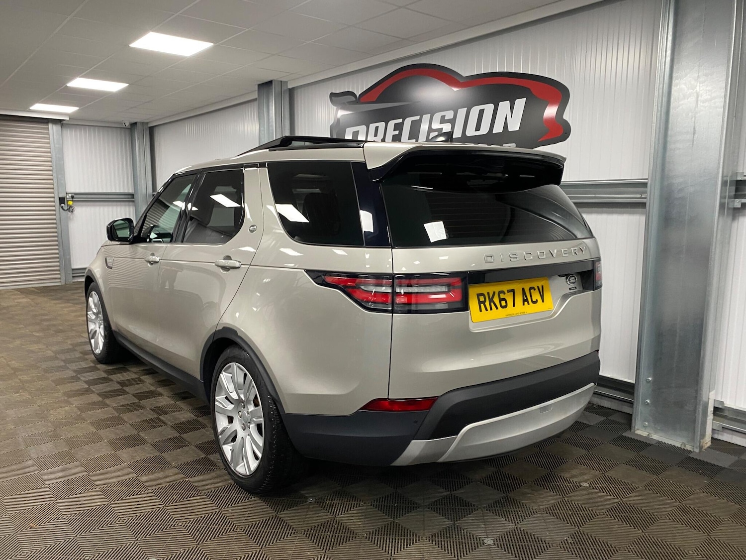 Used Land Rover Discovery 2017 for sale - 76865844: Photo 12