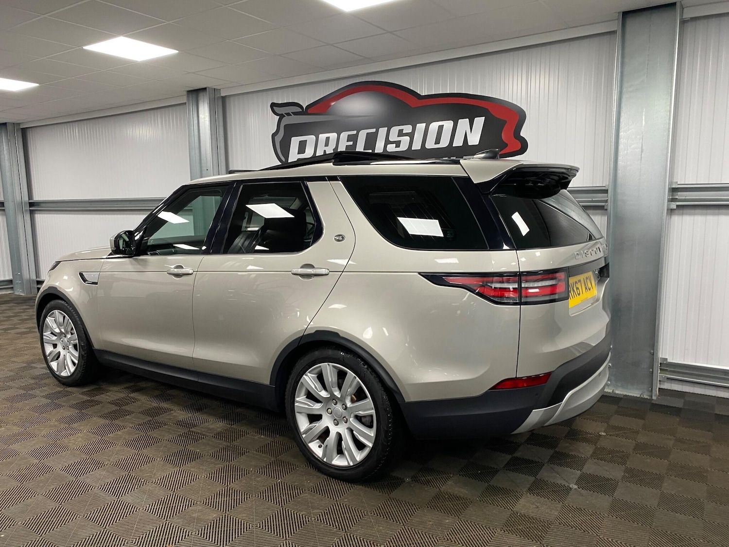 Used Land Rover Discovery 2017 for sale - 76865844: Photo 14