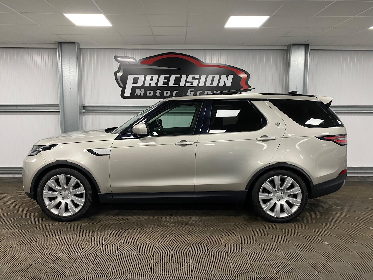 Used Land Rover Discovery 2017 for sale - 76865844: Photo 15