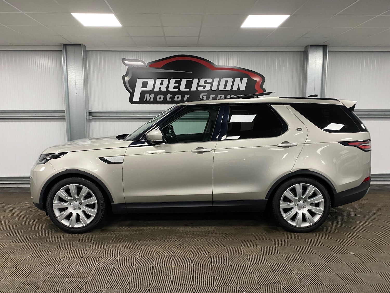 Used Land Rover Discovery 2017 for sale - 76865844: Photo 16