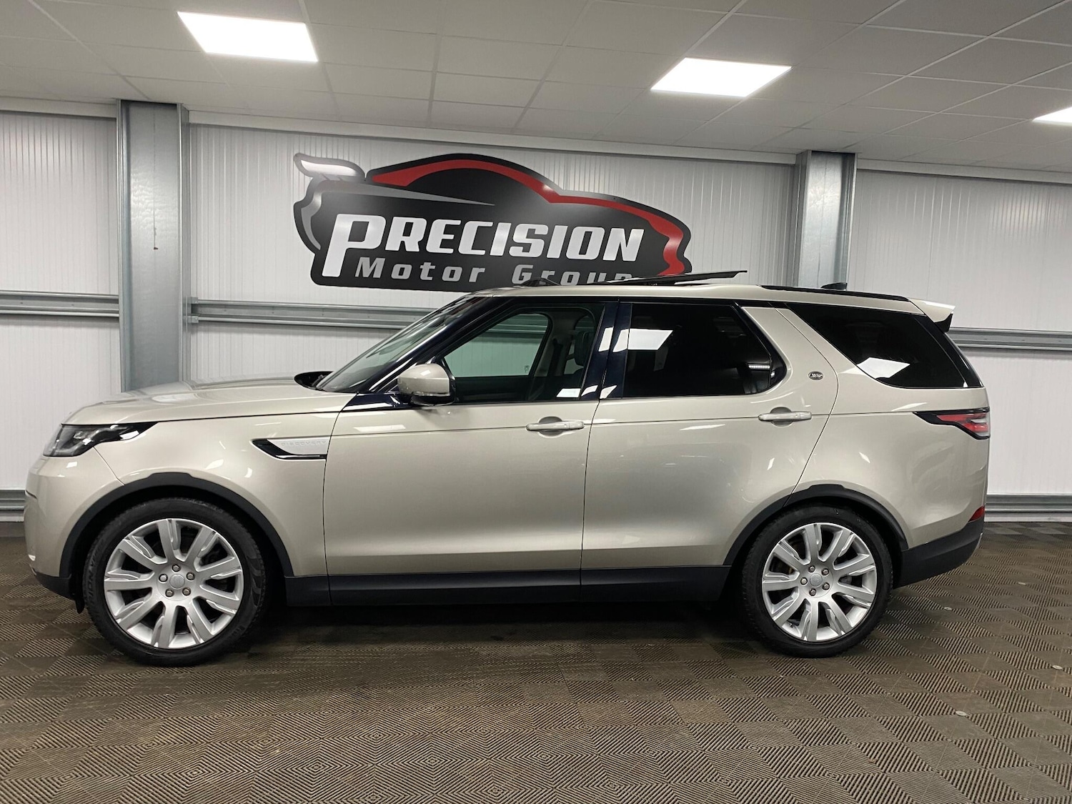 Used Land Rover Discovery 2017 for sale - 76865844: Photo 17